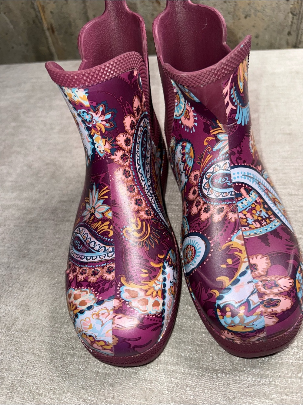 Vera Bradley EveryWear Paisley Chelsea Rain Boots Women’s Size 7 Berry Maroon